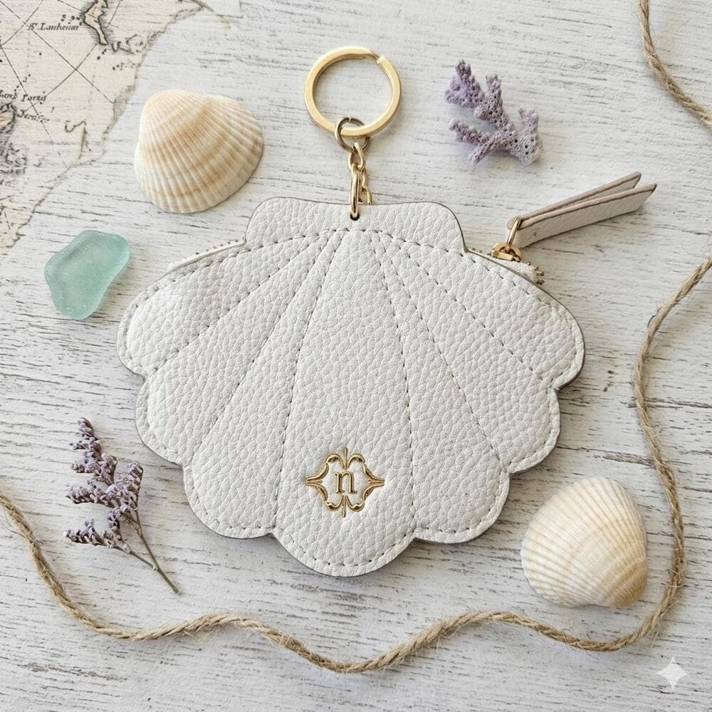 Vintage White Leather Seashell Coin Purse • Nautical Bag Charm